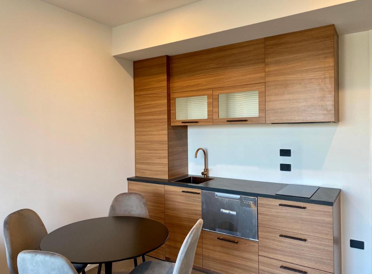 Galaxy Boutique Hotel 레이크 테카포 외부 사진 A kitchen in a serviced apartment