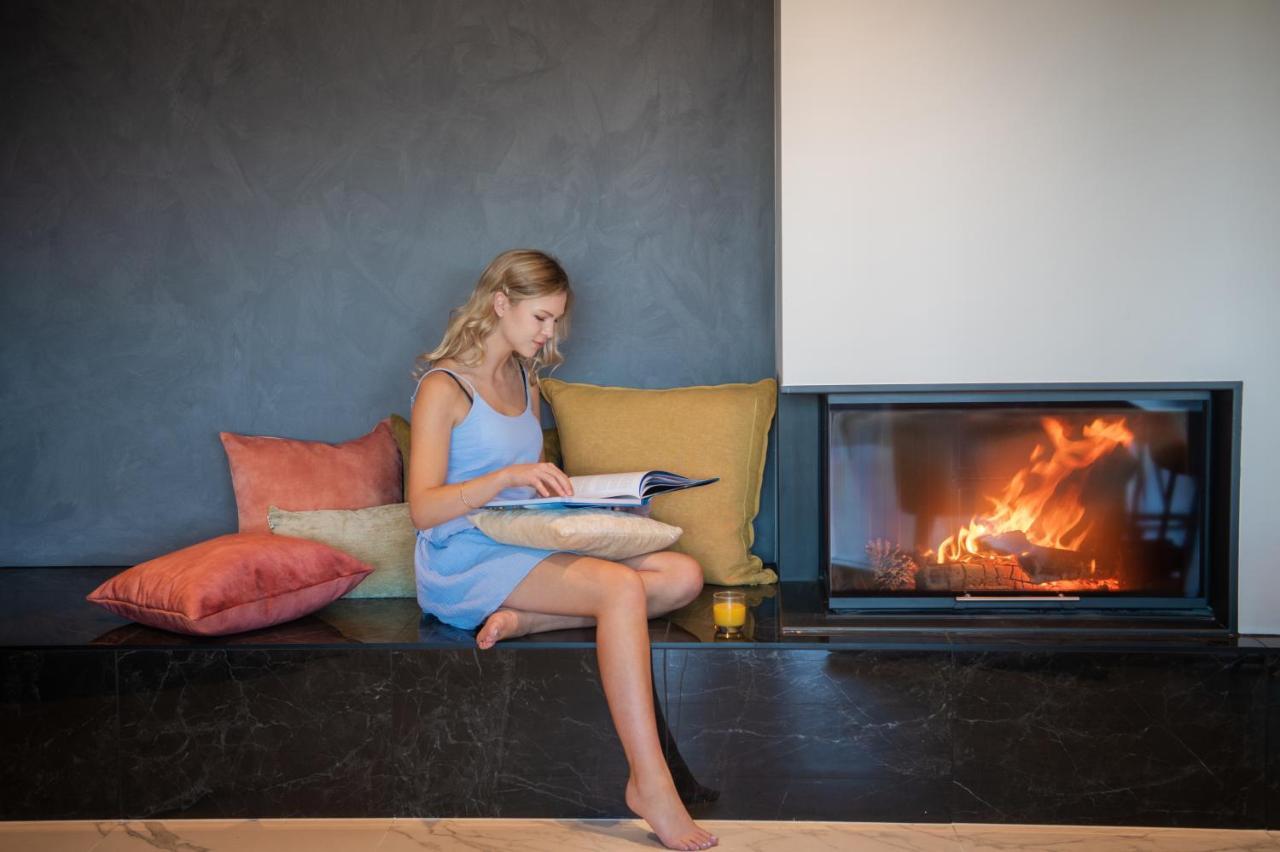 Galaxy Boutique Hotel 레이크 테카포 외부 사진 A woman reading a book by a fireplace